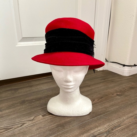 100% wool Elegant Red and Black Feathered Women\'s Hat main image 5